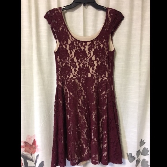 Burgundy Lace cocktail/party dress, S - Picture 2 of 2